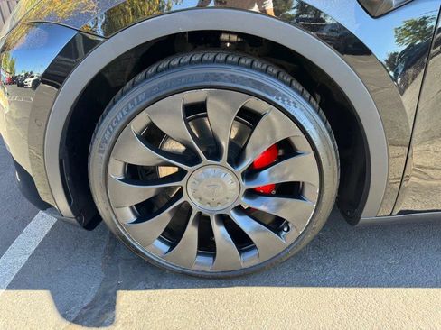 Used 2022 Tesla Model Y Performance AWD/4WD image 9
