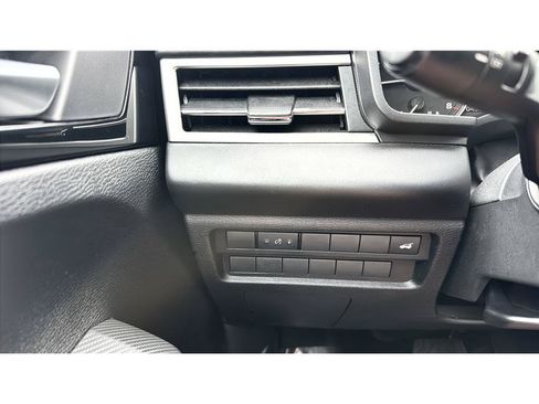 Used 2025 Mitsubishi Outlander SE FWD image 33
