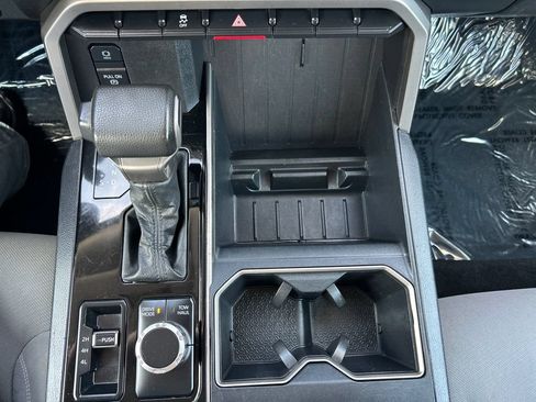 Used 2022 Toyota Tundra SR5 w/ SR5 Convenience Package AWD/4WD image 13