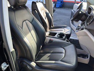 Used 2024 Chrysler Pacifica Touring-L FWD image 31