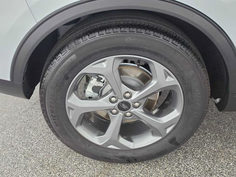 Used 2025 Ford Escape ST-Line w/ Tech Pack #1 FWD image 9