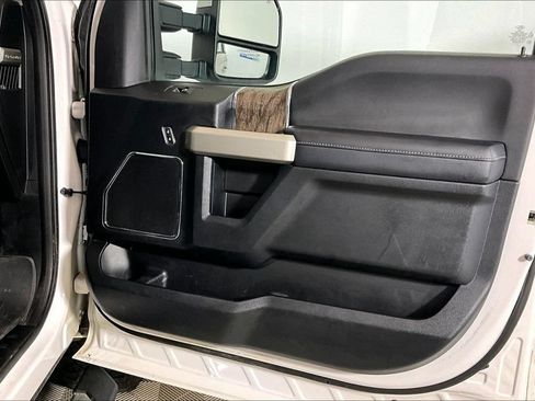 Used 2017 Ford F250 Lariat w/ Lariat Value Package AWD/4WD image 19