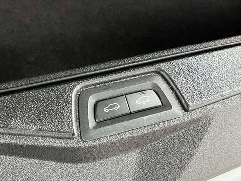 Used 2025 BMW X7 xDrive40i w/ Premium Package AWD/4WD image 29