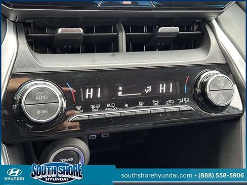 Used 2023 Toyota Venza LE image 31