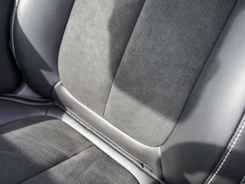 New 2026 Jeep Grand Cherokee Altitude image 25