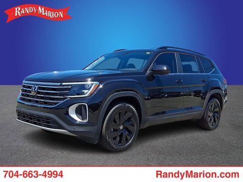 Used 2025 Volkswagen Atlas SE AWD/4WD image 1