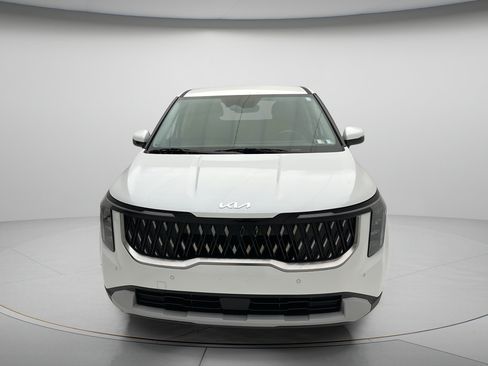 Used 2025 Kia Carnival FWD image 2
