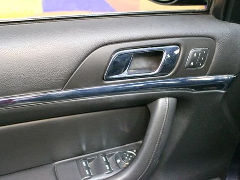 Used 2013 Lincoln MKS AWD image 16