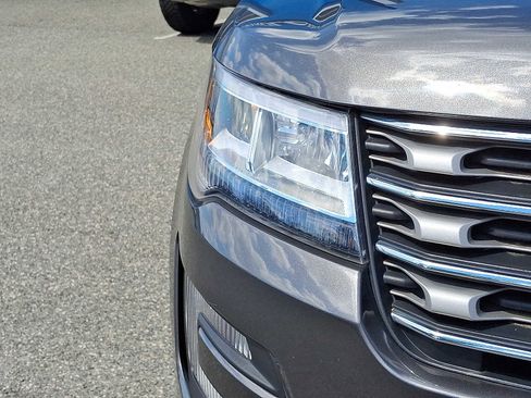 Used 2016 Ford Explorer XLT w/ Equipment Group 202A image 9