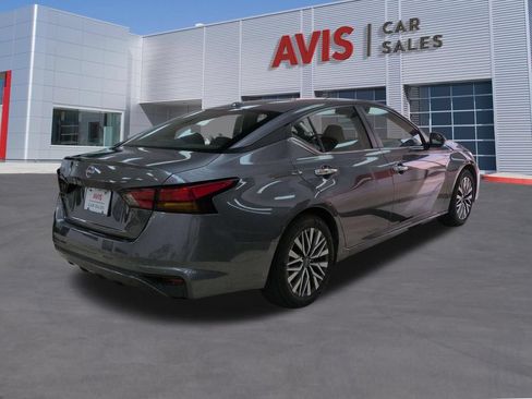 Used 2025 Nissan Altima 2.5 SV FWD image 6