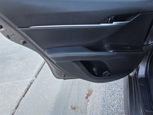 Used 2023 Toyota Camry XSE image 38