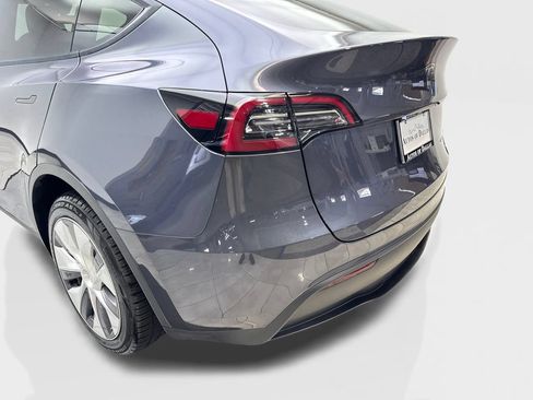 Used 2023 Tesla Model Y Long Range AWD/4WD image 19