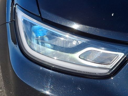 Certified 2024 Chrysler Pacifica Touring-L image 9