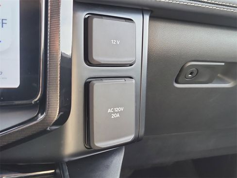 Used 2023 Ford F150 Lightning Platinum image 22