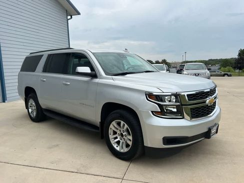 Used 2019 Chevrolet Suburban LT image 8