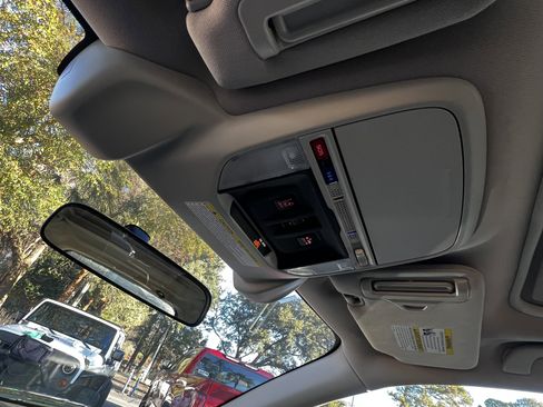 Used 2020 Subaru Forester Limited image 29