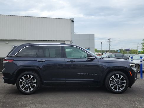 Used 2022 Jeep Grand Cherokee Overland AWD/4WD image 6