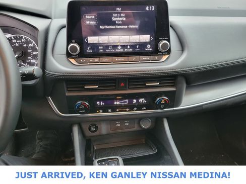 Used 2025 Nissan Rogue SV image 10