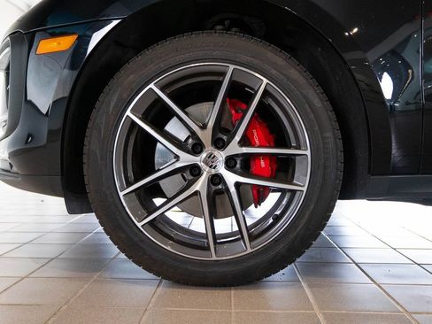 Certified 2024 Porsche Macan S AWD/4WD image 11
