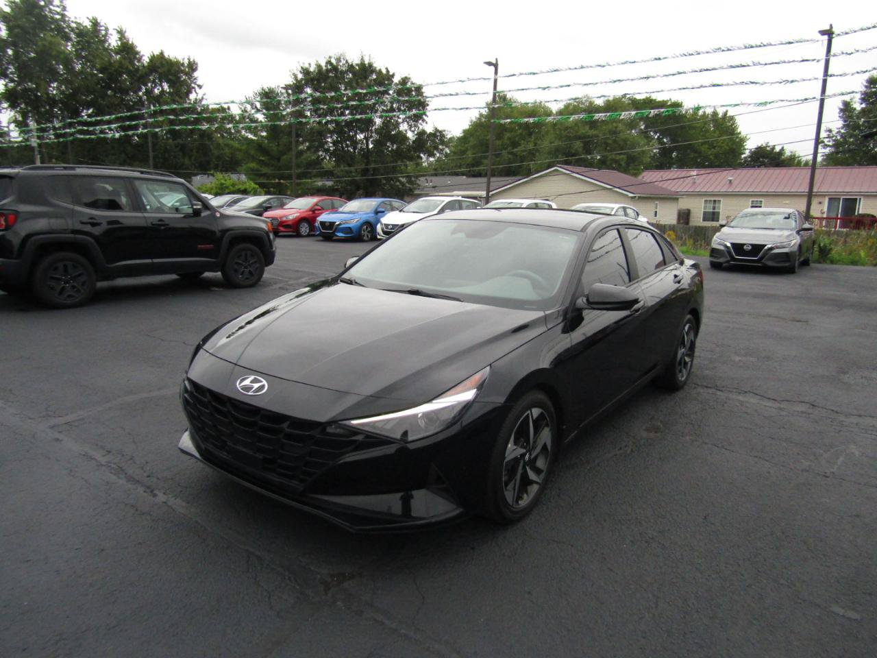 Used 2023 Hyundai Elantra SEL w/ Convenience Package FWD image 3