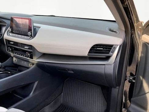 Used 2023 Nissan Rogue SV image 18