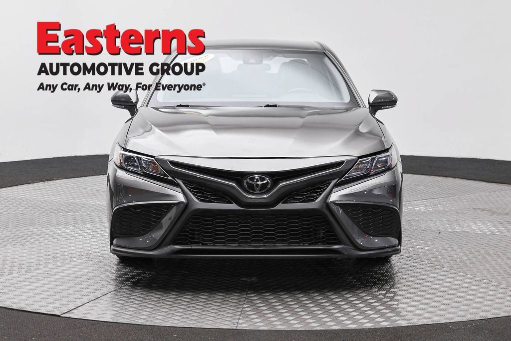 Used 2024 Toyota Camry SE FWD image 4