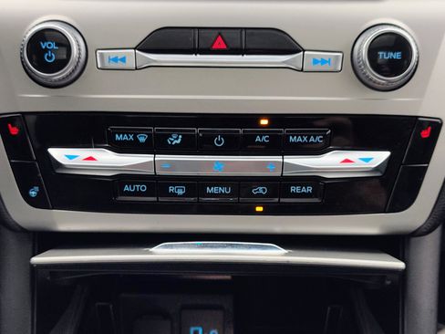 Used 2022 Ford Explorer XLT w/ Equipment Group 202A image 41