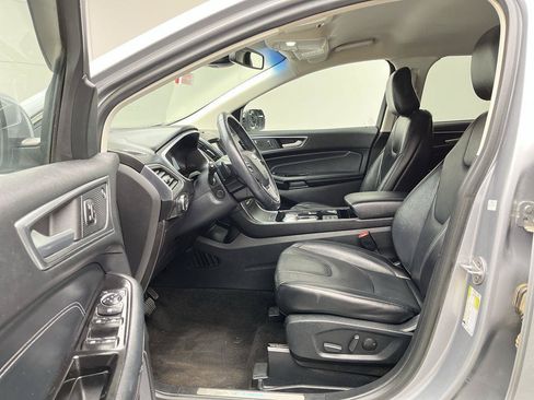Used 2020 Ford Edge Titanium AWD/4WD image 3