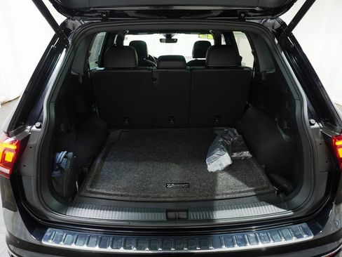Used 2023 Volkswagen Tiguan SEL R-Line image 5