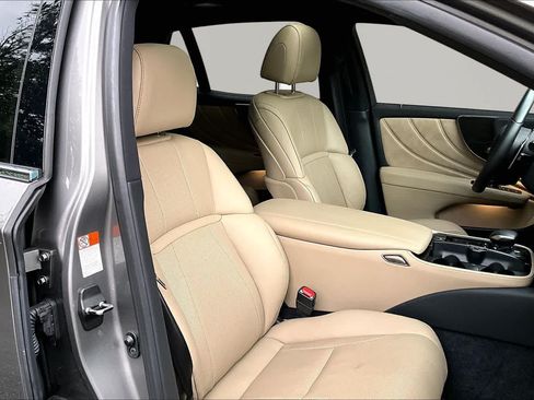 Used 2022 Lexus LS 500 AWD w/ Accessory Package (Z2) image 9