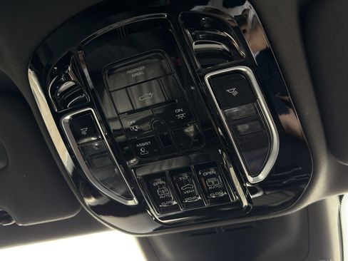 Used 2024 Maserati Grecale GT image 32