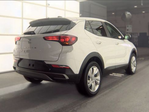 Used 2024 Buick Encore GX Preferred FWD image 2