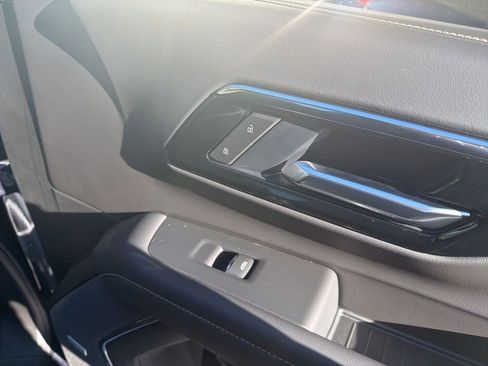 New 2026 Chevrolet Suburban Premier image 29