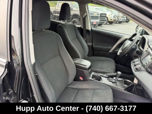 Used 2017 Toyota RAV4 LE AWD/4WD image 18
