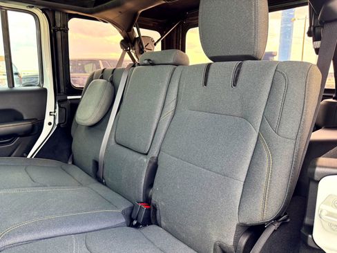 Used 2024 Jeep Wrangler Unlimited Sahara image 18