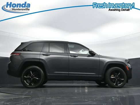 Used 2023 Jeep Grand Cherokee Altitude AWD/4WD image 40