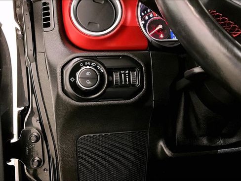 Used 2021 Jeep Gladiator Rubicon AWD/4WD image 16