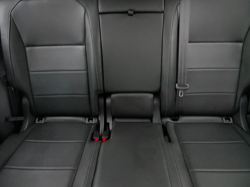 Certified 2020 Volkswagen Tiguan SE w/ Panoramic Sunroof Package image 13