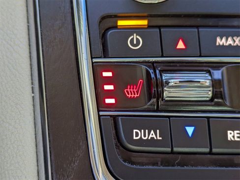 Certified 2020 Lincoln Continental AWD image 22