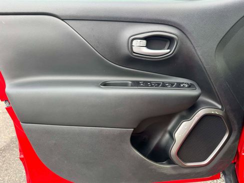 Used 2023 Jeep Renegade Latitude image 14