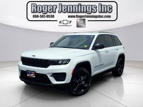 Used 2023 Jeep Grand Cherokee Altitude AWD/4WD image 1