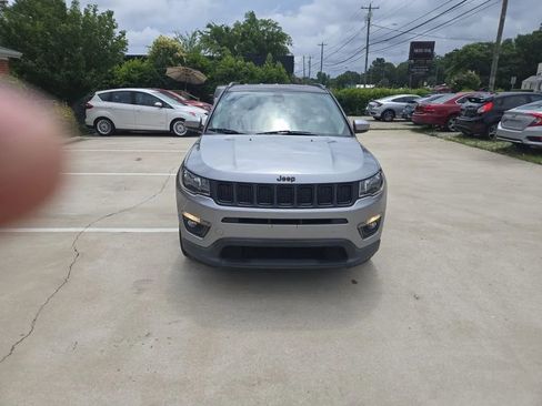 Used 2020 Jeep Compass Latitude image 2