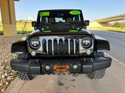 Used 2014 Jeep Wrangler Unlimited Rubicon w/ Connectivity Group AWD/4WD image 8
