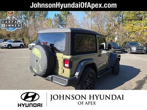 Used 2025 Jeep Wrangler Sport image 17