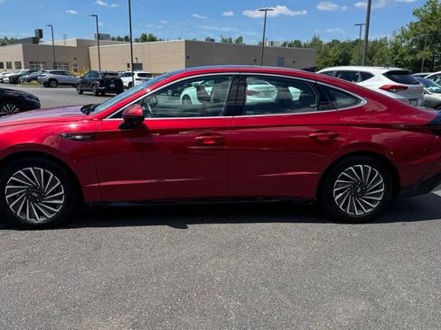 Used 2025 Hyundai Sonata Limited FWD image 4