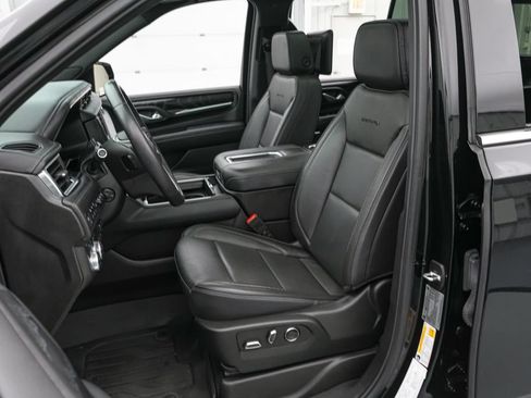 Used 2024 GMC Yukon Denali w/ Denali Reserve Package AWD/4WD image 14