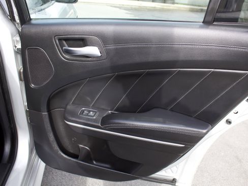 Used 2019 Dodge Charger Scat Pack w/ Dynamics Package RWD image 29