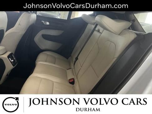 Used 2025 Volvo XC40 B5 Plus AWD/4WD image 9