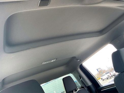 Used 2025 Chevrolet Silverado 2500 LT w/ Convenience Package image 28