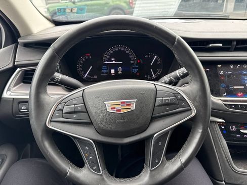 Used 2017 Cadillac XT5 Premium Luxury w/ Advanced Security Package AWD/4WD image 10